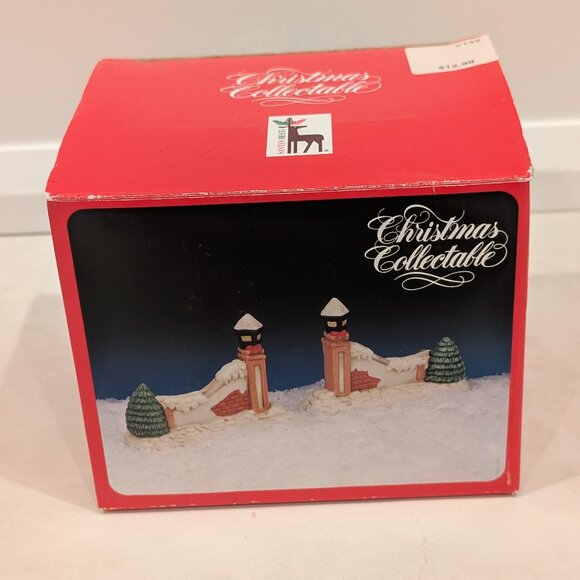 Christmas Collectable brick wall with snow, trees and light posts - Picture 1 of 9